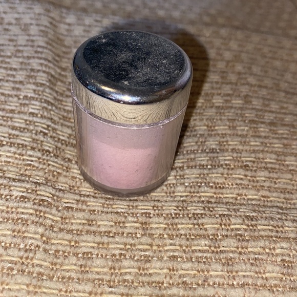 💖🤍💖EUC Tony & Tina Miracle Pink Eyeshadow- Universal Dust - Picture 3 of 8